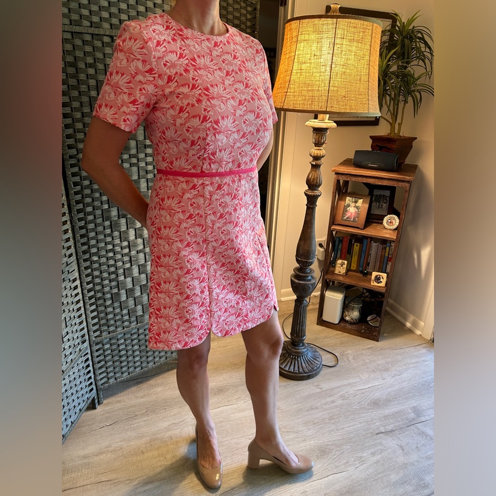 NWT Pink floral Draper James short-sleeved dress with scalloped hem.  size 10